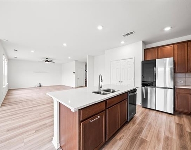 424 Princewood Drive - Photo Thumbnail 17