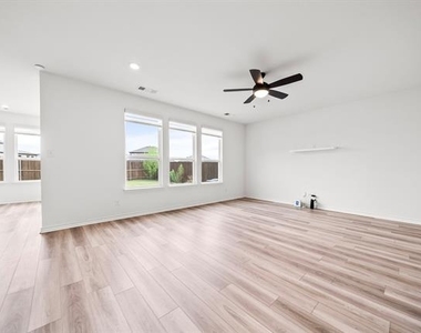 424 Princewood Drive - Photo Thumbnail 9