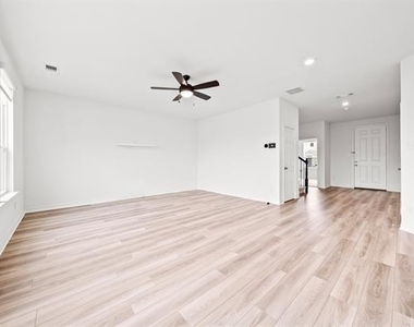 424 Princewood Drive - Photo Thumbnail 10