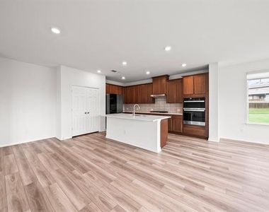 424 Princewood Drive - Photo Thumbnail 13