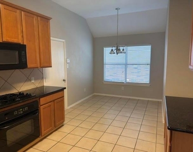 9217 Amber Downs Drive - Photo Thumbnail 8