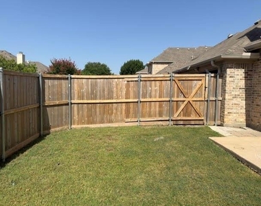 9217 Amber Downs Drive - Photo Thumbnail 16