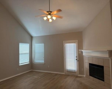 9217 Amber Downs Drive - Photo Thumbnail 4