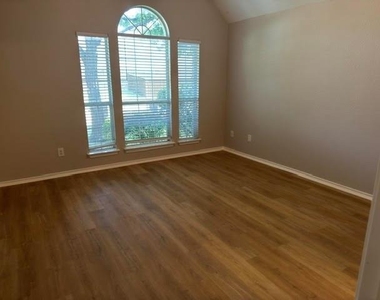 9217 Amber Downs Drive - Photo Thumbnail 7