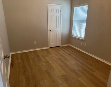 9217 Amber Downs Drive - Photo Thumbnail 5