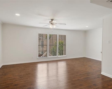 5881 Preston View Boulevard - Photo Thumbnail 3