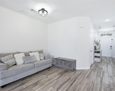 1002 Zachary Drive - Photo Thumbnail 6