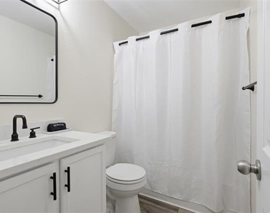 1002 Zachary Drive - Photo Thumbnail 20