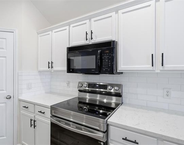 1002 Zachary Drive - Photo Thumbnail 10
