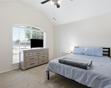 1002 Zachary Drive - Photo Thumbnail 19