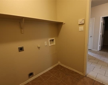 1411 Bankston Drive - Photo Thumbnail 14
