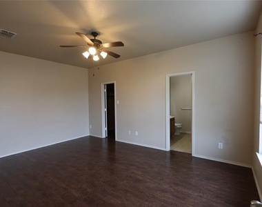 1411 Bankston Drive - Photo Thumbnail 8