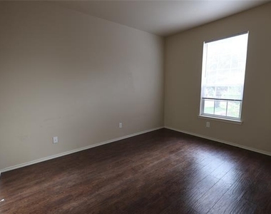 1411 Bankston Drive - Photo Thumbnail 15
