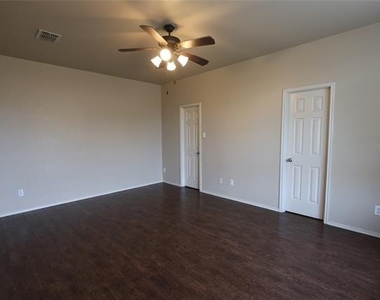 1411 Bankston Drive - Photo Thumbnail 10