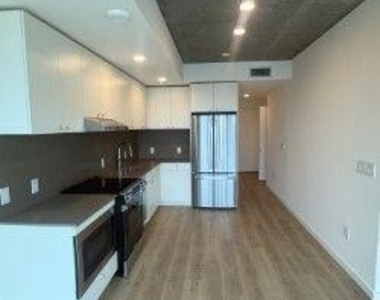 777 N Central Avenue - Photo Thumbnail 4