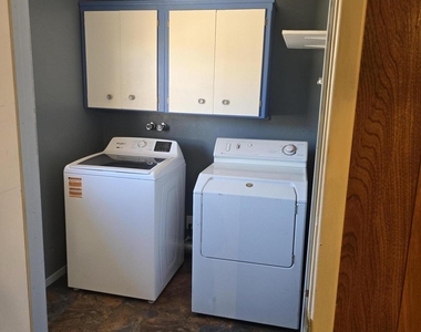 3902 W Northview Avenue - Photo Thumbnail 5