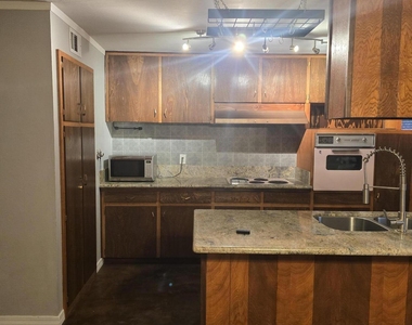 3902 W Northview Avenue - Photo Thumbnail 1