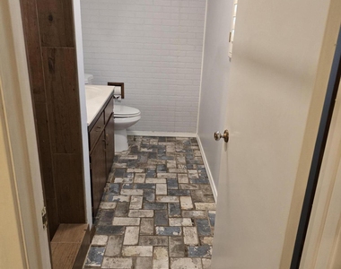 3902 W Northview Avenue - Photo Thumbnail 3