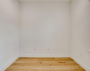 123 Thornton Street - Photo Thumbnail 4