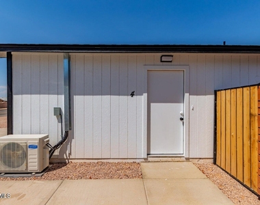 3153 W Sweetwater Avenue - Photo Thumbnail 10