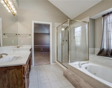 2810 Scarborough Court - Photo Thumbnail 6