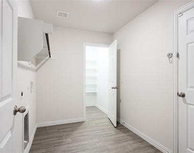 4012 Mockingbird Lane - Photo Thumbnail 18