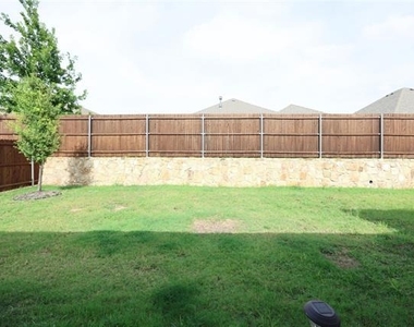 4012 Mockingbird Lane - Photo Thumbnail 23