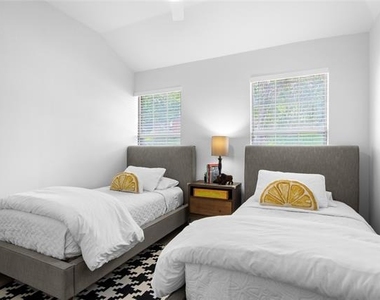 9724 Preston Vineyard Drive - Photo Thumbnail 31