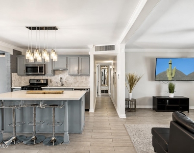 7934 E Loma Land Drive - Photo Thumbnail 6