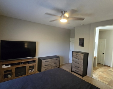 4523 W Rolling Rock Drive - Photo Thumbnail 12