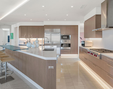 3801 N Goldwater Boulevard - Photo Thumbnail 3