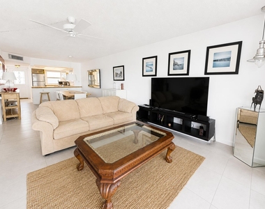 1069 Hillsboro Mile - Photo Thumbnail 34