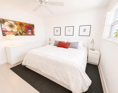 1069 Hillsboro Mile - Photo Thumbnail 25