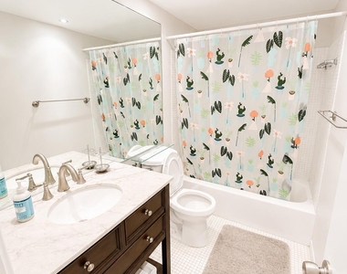 1069 Hillsboro Mile - Photo Thumbnail 28