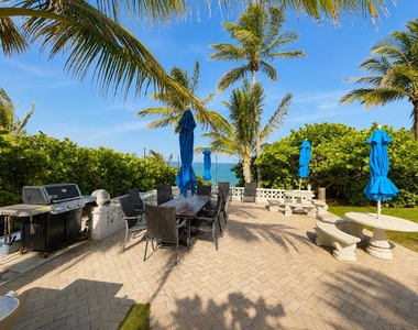 1069 Hillsboro Mile - Photo Thumbnail 12