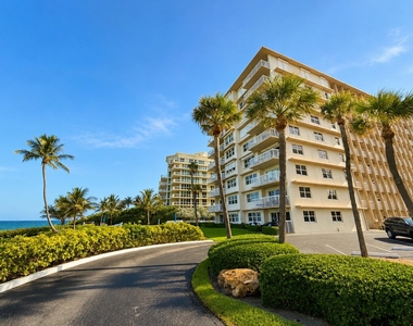 1069 Hillsboro Mile - Photo Thumbnail 11