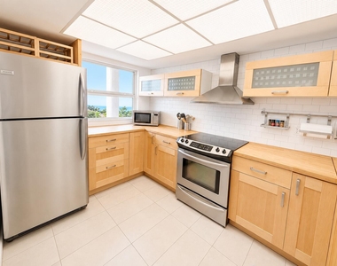 1069 Hillsboro Mile - Photo Thumbnail 30