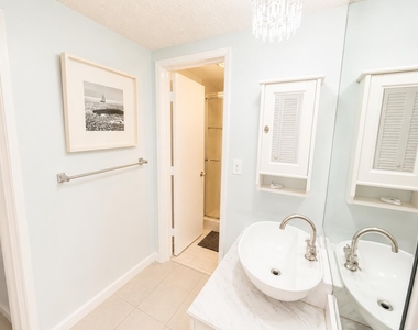 1069 Hillsboro Mile - Photo Thumbnail 24
