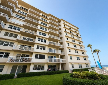 1069 Hillsboro Mile - Photo Thumbnail 16