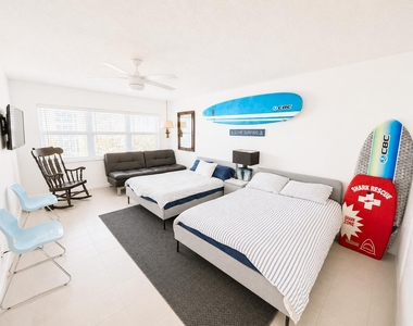 1069 Hillsboro Mile - Photo Thumbnail 23