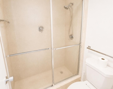 1069 Hillsboro Mile - Photo Thumbnail 22