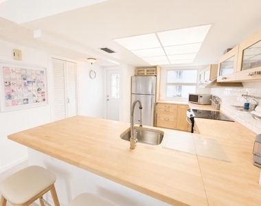 1069 Hillsboro Mile - Photo Thumbnail 20