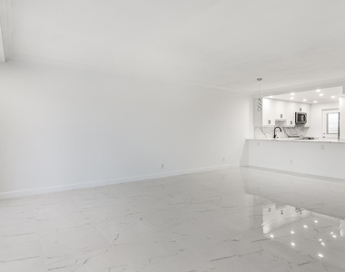 3000 N Palm Aire Drive - Photo Thumbnail 18