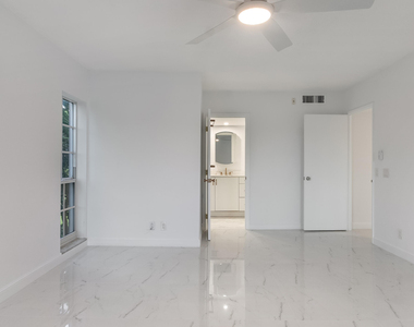 3000 N Palm Aire Drive - Photo Thumbnail 28