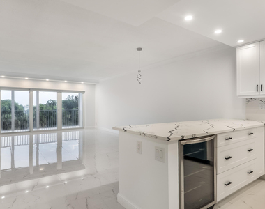 3000 N Palm Aire Drive - Photo Thumbnail 8