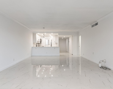 3000 N Palm Aire Drive - Photo Thumbnail 14