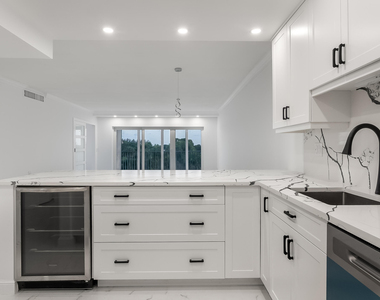 3000 N Palm Aire Drive - Photo Thumbnail 22