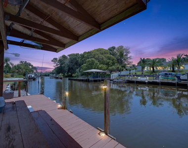 416 Se Naranja Avenue - Photo Thumbnail 2
