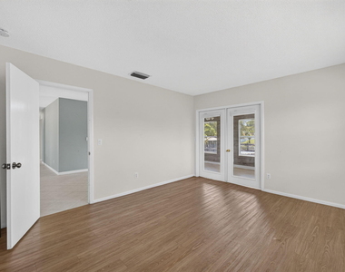 416 Se Naranja Avenue - Photo Thumbnail 15