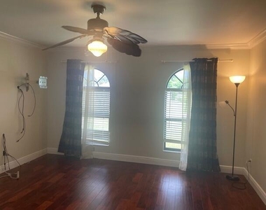 618 Se Streamlet Avenue - Photo Thumbnail 5